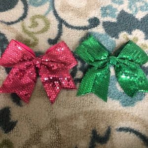 Two cheer bows